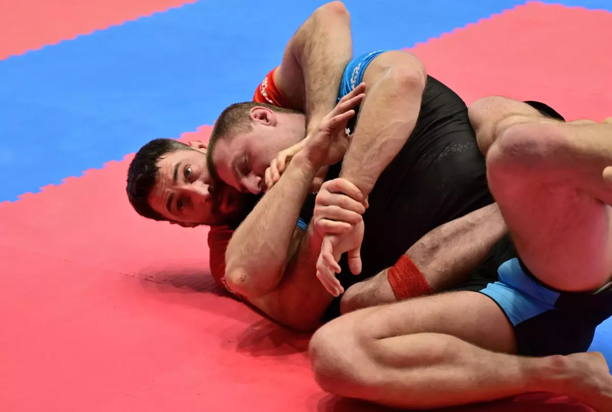 Češi ladí formu i váhu na souboj se Slováky. Limit je 400 kilogramů