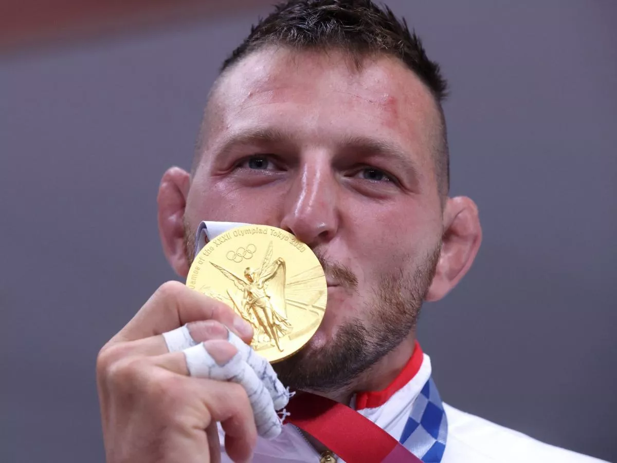 Krpálek zapůjčil Národnímu muzeu svou zlatou medaili. Do plného tréninku se chystá vrátit v říjnu