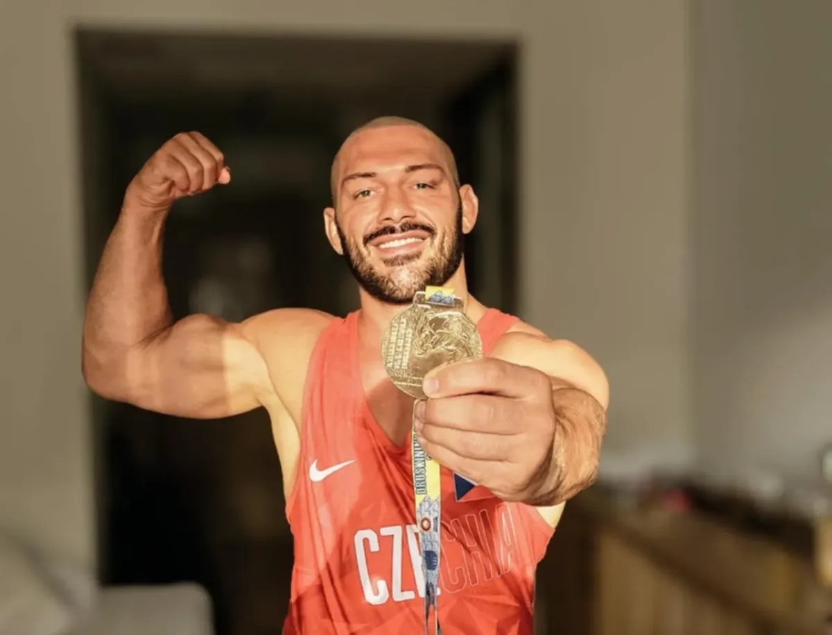 Před rokem nemohl chodit, teď vybojoval zlato. Já se vrátím, slíbil. Stalo se