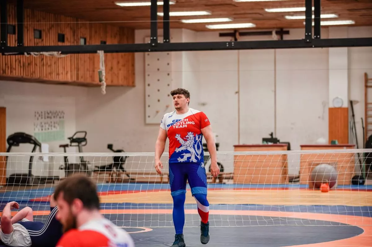 Proměna českého obra, který jí rád z mísy. Nedoběhl vlak, byl bit. Teď sní o olympiádě