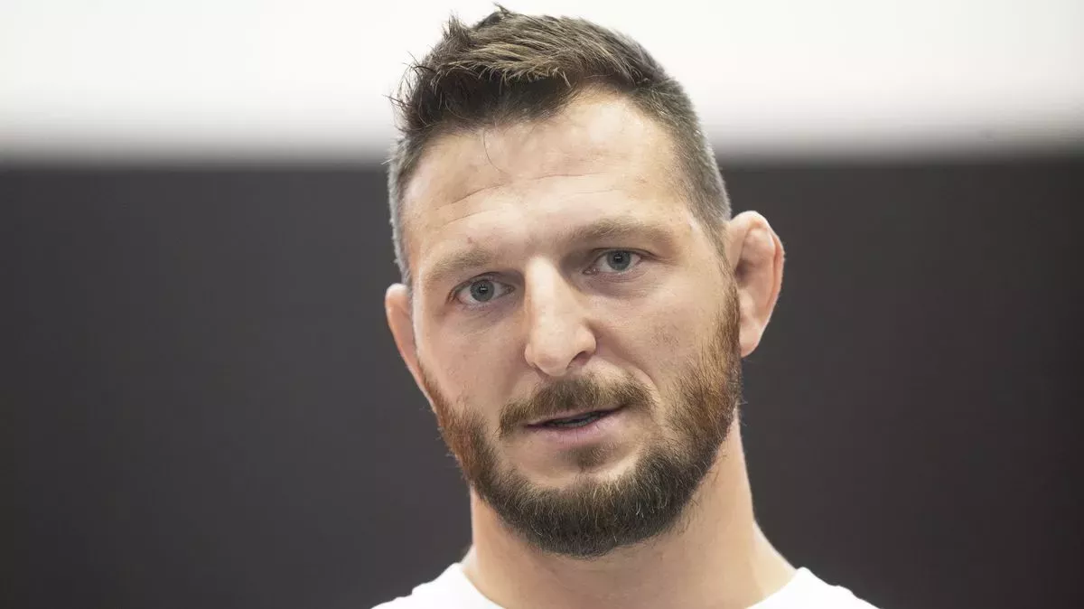 To není možné, jsi blázen! říkají Krpálkovi. A to má v hlavě ještě jeden šílený plán