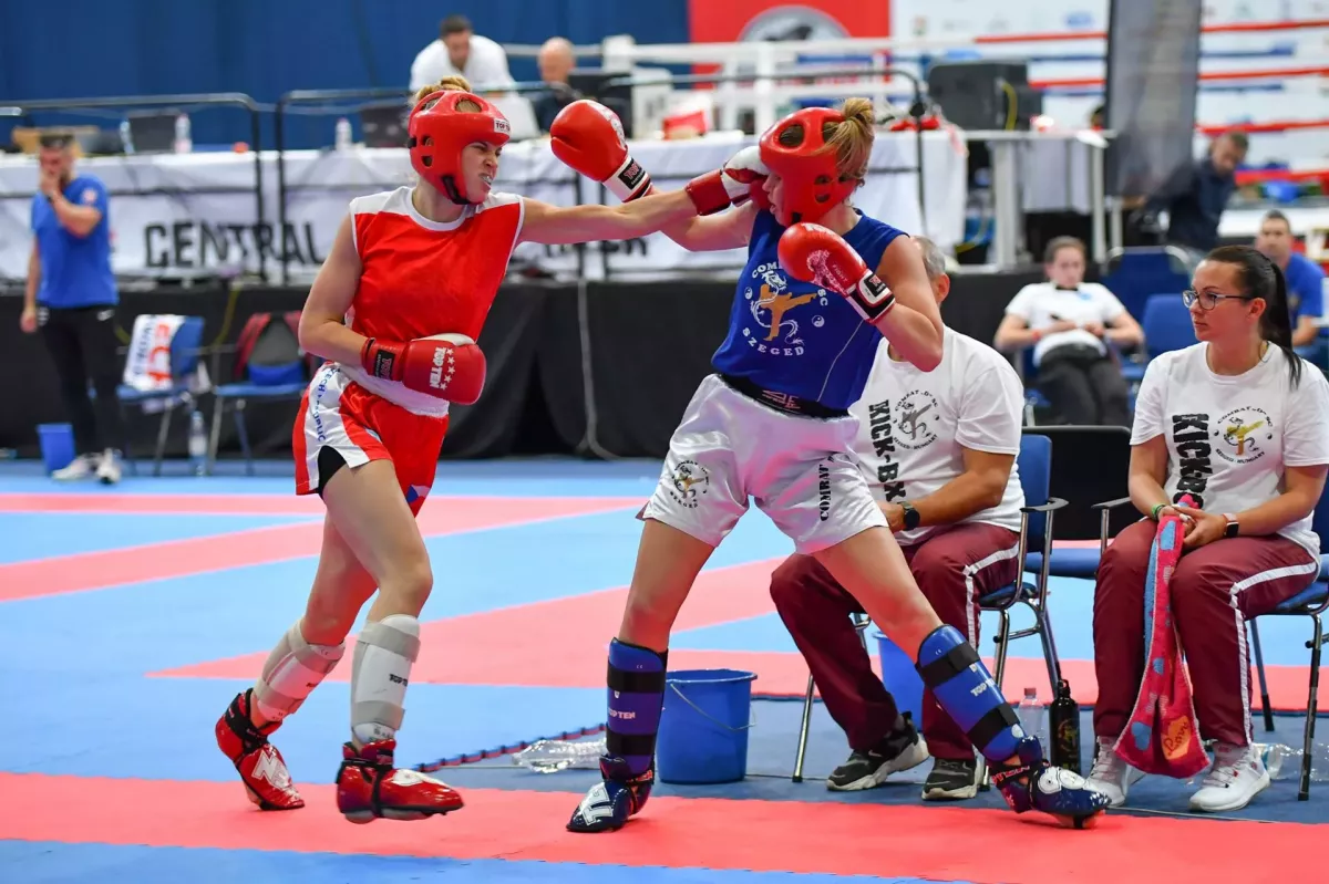 Zemanová slaví tři zlata! Česká kickboxerská reprezentace vybojovala na Světovém poháru 33 medailí!