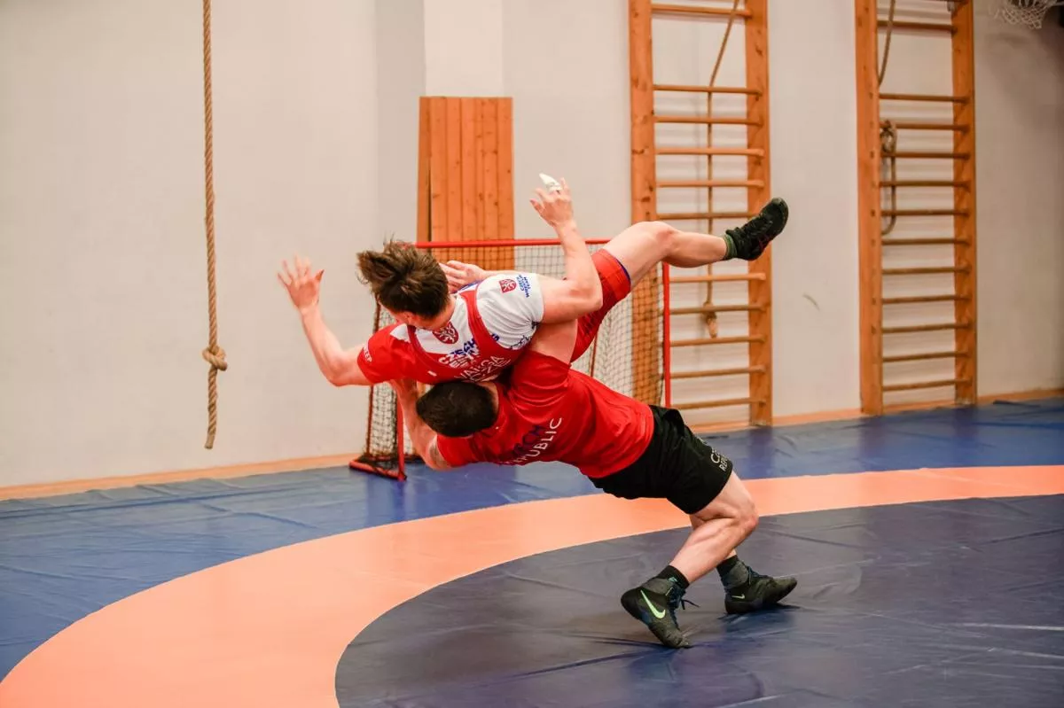 Život na dvou frontách. Ráno v pět začíná a končí večer v osm